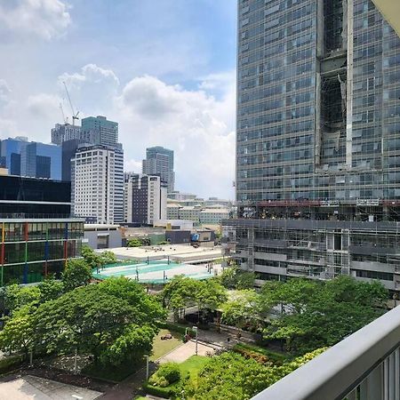 Luxury @ Bgc Sleeps 6 Comfortably Fast Wifi Pool! Apartamento Manila Exterior foto
