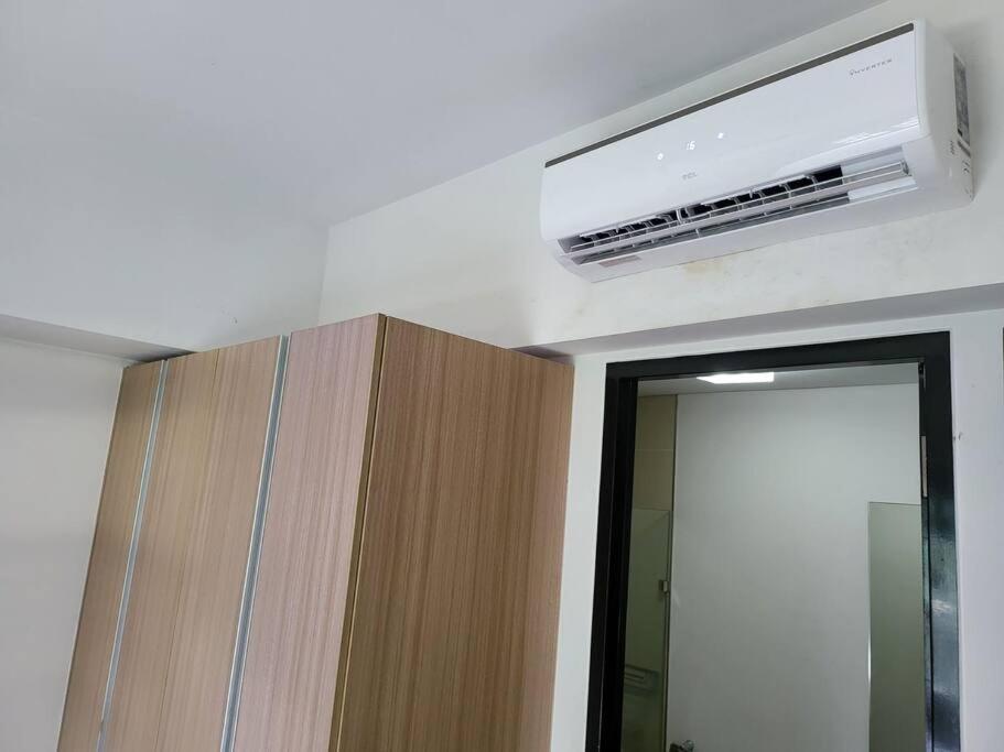 Luxury @ Bgc Sleeps 6 Comfortably Fast Wifi Pool! Apartamento Manila Exterior foto