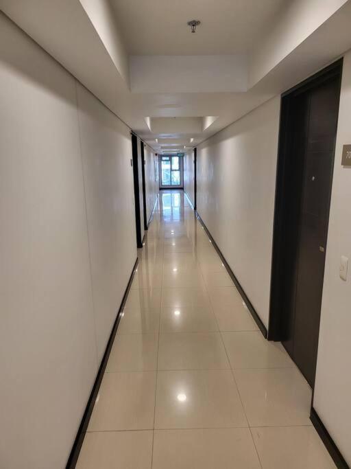 Luxury @ Bgc Sleeps 6 Comfortably Fast Wifi Pool! Apartamento Manila Exterior foto