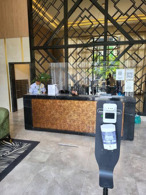 Luxury @ Bgc Sleeps 6 Comfortably Fast Wifi Pool! Apartamento Manila Exterior foto