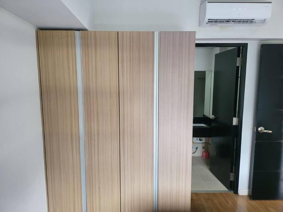 Luxury @ Bgc Sleeps 6 Comfortably Fast Wifi Pool! Apartamento Manila Exterior foto